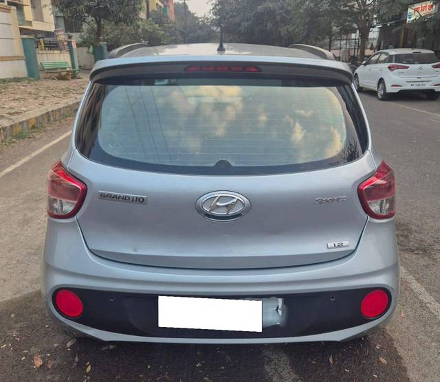 https://images10.gaadi.com/usedcar_image/4574068/original/processed_6dfaf794fbd09861b95082f4da231422.jpg?imwidth=6402