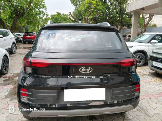 https://images10.gaadi.com/usedcar_image/4574073/original/processed_6c2bf78ef0cf3591a805a70d73fc98ca.jpg?imwidth=6402