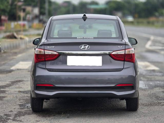 https://images10.gaadi.com/usedcar_image/4574078/original/processed_9f94696008ef713829093663c5c0eaa7.jpg?imwidth=6402