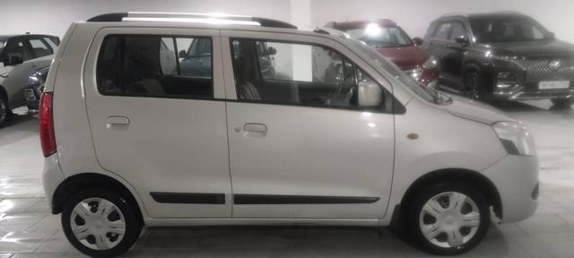 https://images10.gaadi.com/usedcar_image/4574079/original/9151bbbfeda28b07cbb28f2df1d3cfc7.jpg?imwidth=6401