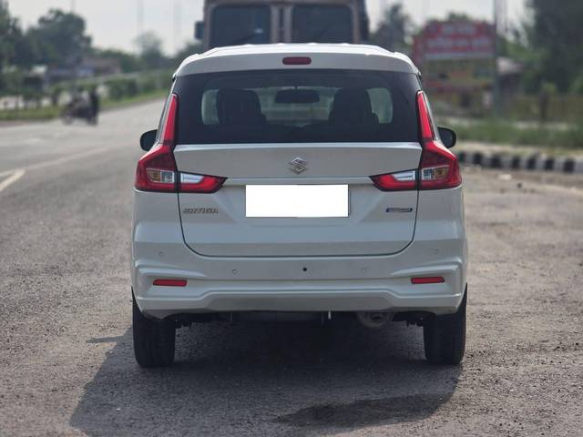 https://images10.gaadi.com/usedcar_image/4574080/original/processed_d15dbbe89b06acb93eb044c9128db026.jpg?imwidth=6402