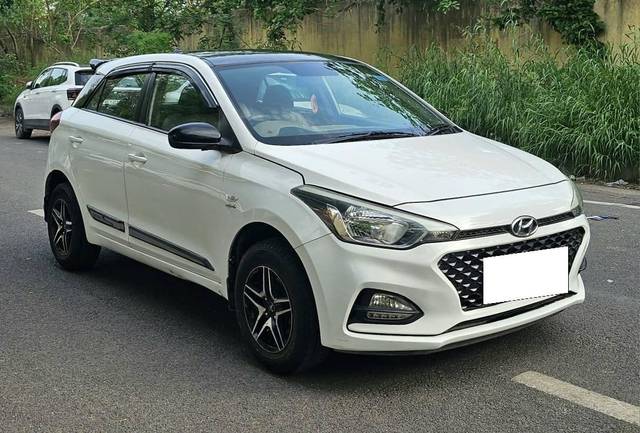https://images10.gaadi.com/usedcar_image/4574091/original/processed_cce49167700045dbac347f3ce4714444.jpg?imwidth=6400
