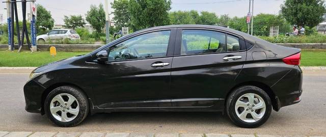 https://images10.gaadi.com/usedcar_image/4574101/original/processed_2c0ffe93-530f-41cc-8611-dcb772cf4dff.jpg?imwidth=6402