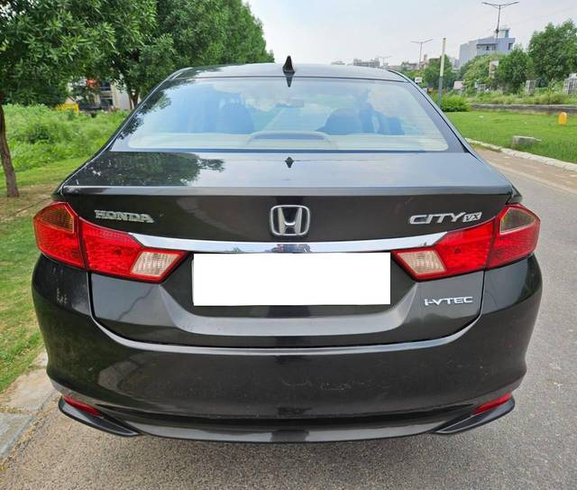 https://images10.gaadi.com/usedcar_image/4574101/original/processed_f9ff784e-2117-4b76-b8a7-757b16485249.jpg?imwidth=6401