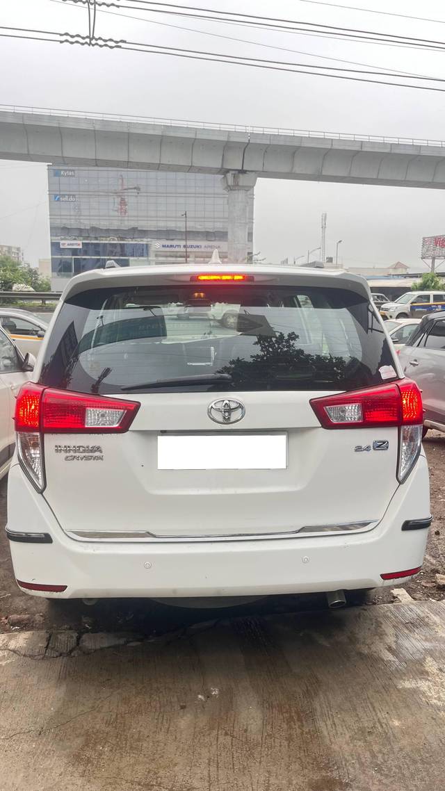 https://images10.gaadi.com/usedcar_image/4574172/original/processed_9bb8e268-6ed5-4d9a-9530-863e658af3d8.jpg?imwidth=6401
