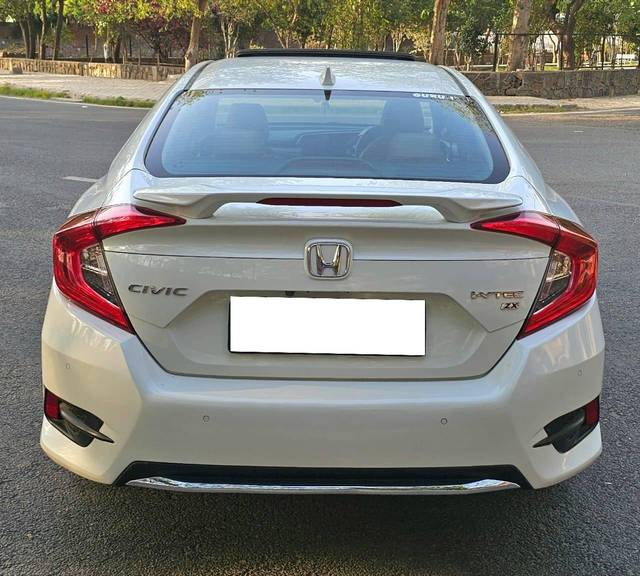 https://images10.gaadi.com/usedcar_image/4574173/original/processed_fdd50164ebc849cd6743af0680de975c.jpg?imwidth=6402