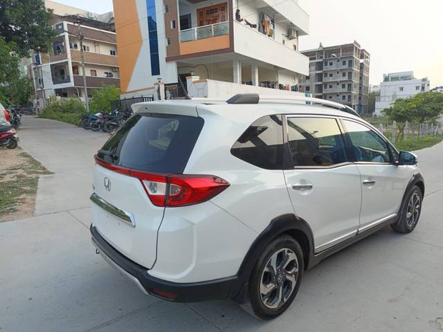 https://images10.gaadi.com/usedcar_image/4574189/original/3b159f237ab6ae1a1851b619d1d50c52.jpg?imwidth=6402