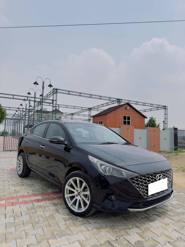 https://images10.gaadi.com/usedcar_image/4574193/original/processed_d69ec7f2a5daa1bcecb79cb95a295ff2.jpg?imwidth=6400