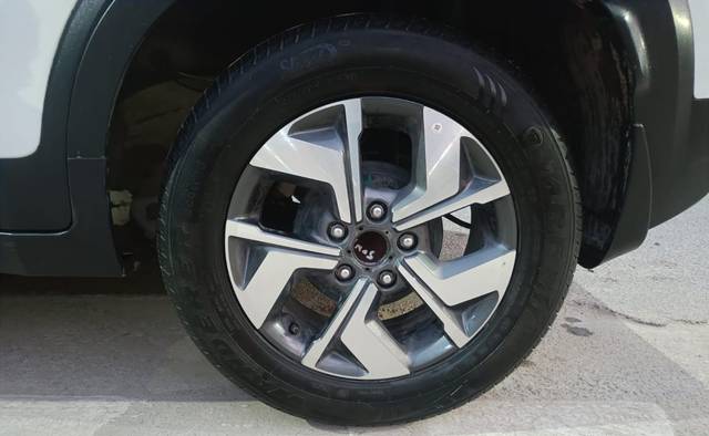 https://images10.gaadi.com/usedcar_image/4574198/original/194db20d706372804fff6c2d234cb955.jpg?imwidth=6402
