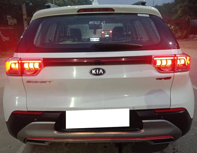 https://images10.gaadi.com/usedcar_image/4574198/original/processed_d2eebd5aaa6934546be10390fc3b6b9a.jpg?imwidth=6401