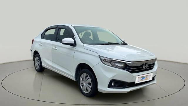 https://images10.gaadi.com/usedcar_image/4574201/original/08e2094c876962d6e62b1634b4020561.jpg?imwidth=6400