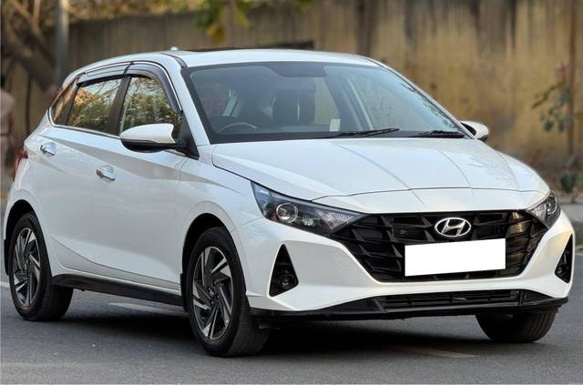 https://images10.gaadi.com/usedcar_image/4574208/original/processed_b447eaabb0ce119dca81aae1984d29d2.jpg?imwidth=6400