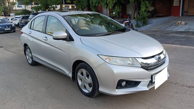 https://images10.gaadi.com/usedcar_image/4574305/original/processed_5a3bee02e108d705ae716ce765befcd0.jpg?imwidth=6400