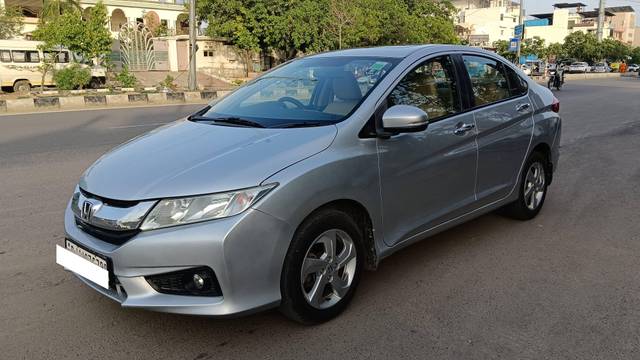 https://images10.gaadi.com/usedcar_image/4574305/original/processed_92d4e1d2763d4907a7485e0300d1fa8c.jpg?imwidth=6402