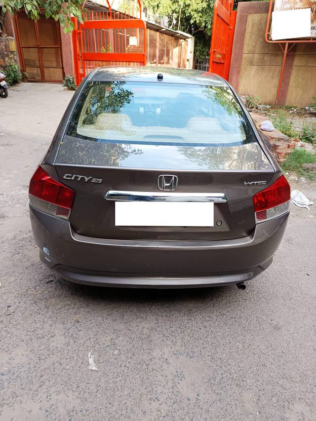 https://images10.gaadi.com/usedcar_image/4574307/original/processed_4eb41a861896efe29d362a8d6d6337f8.jpg?imwidth=6402
