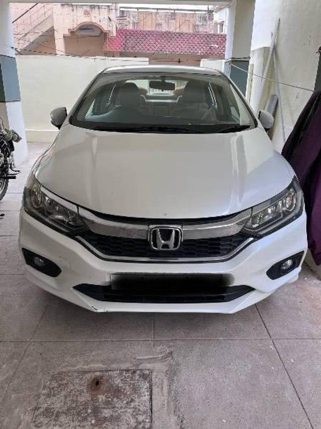 https://images10.gaadi.com/usedcar_image/4574309/original/processed_d349c3cc-9797-4765-9d90-20007f8cf43b.jpeg?imwidth=6400