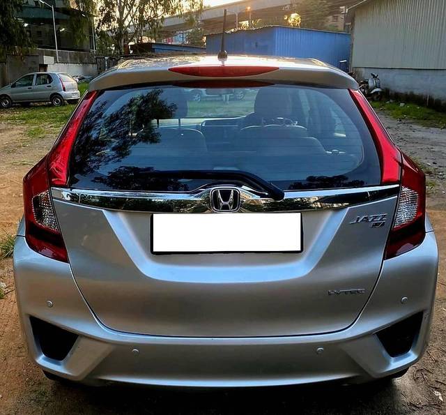 https://images10.gaadi.com/usedcar_image/4574316/original/processed_968cfebd719c5acd150eb6e220931359.jpg?imwidth=6402