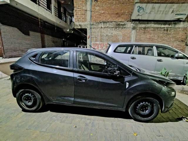 https://images10.gaadi.com/usedcar_image/4574363/original/processed_511d35eb-fea7-4490-84ce-80b076356a3f.jpg?imwidth=6401