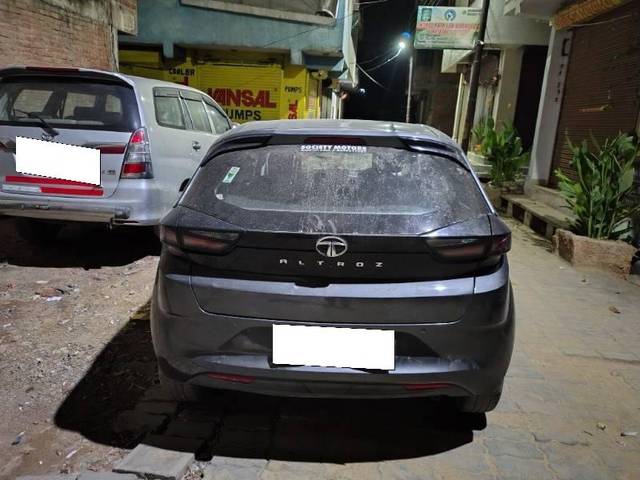 https://images10.gaadi.com/usedcar_image/4574363/original/processed_66cd9f8b-5073-489a-b89f-11e38f0bfa33.jpg?imwidth=6402