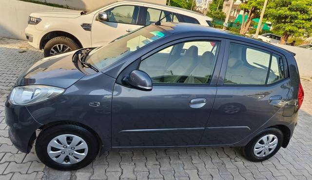 https://images10.gaadi.com/usedcar_image/4574375/original/processed_b44ae6cab0b9e07efdd6252a3003bc0d.jpg?imwidth=6401