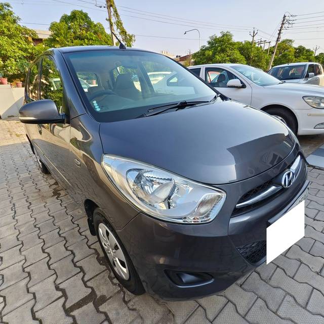 https://images10.gaadi.com/usedcar_image/4574375/original/processed_e13f5df3360d898eebb5ce1f7a0c1e64.jpg?imwidth=6400