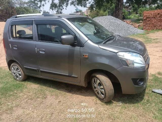 https://images10.gaadi.com/usedcar_image/4574376/original/processed_206f9833-2c57-4ec3-a900-29df404fa97f.jpg?imwidth=6402
