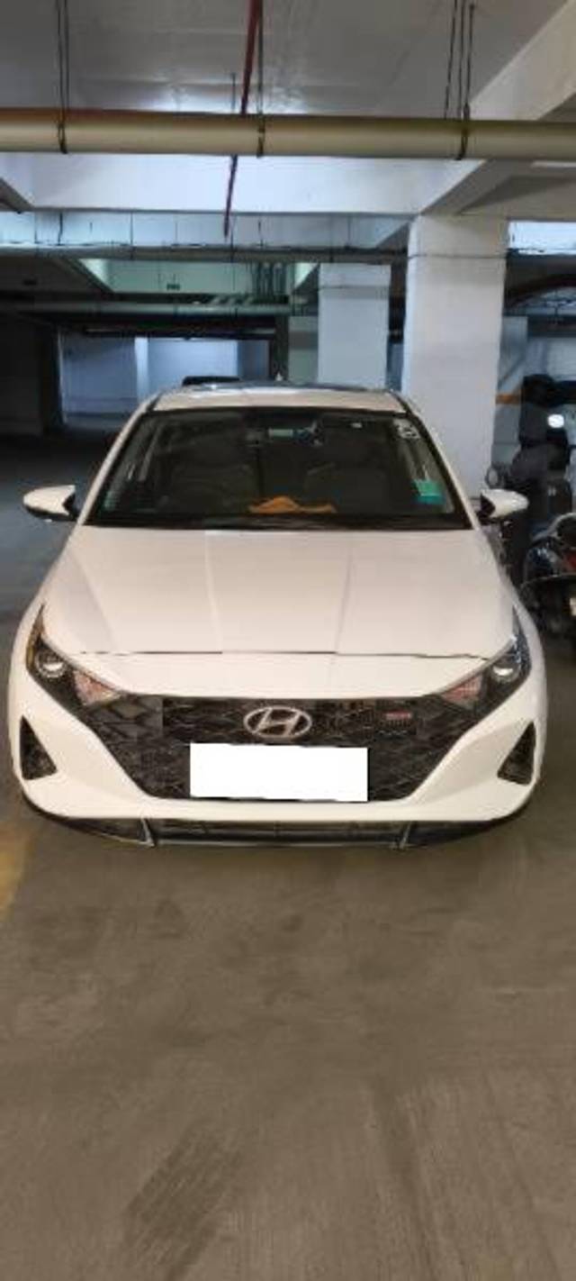 https://images10.gaadi.com/usedcar_image/4574380/original/processed_13cf97ae-52e8-4002-adca-1182c9ffe30f.jpg?imwidth=6402