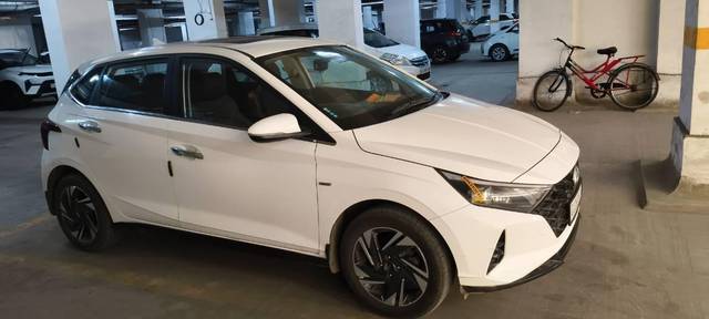 https://images10.gaadi.com/usedcar_image/4574380/original/processed_9cb1bd23-5b6f-4d70-a44c-9bd16ea8c6d0.jpg?imwidth=6400