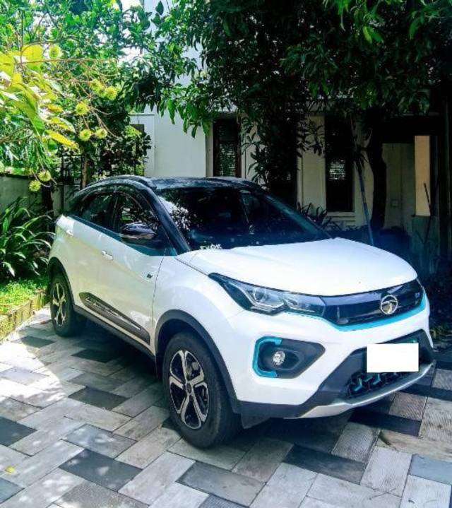 https://images10.gaadi.com/usedcar_image/4574399/original/processed_19bef378-4b1b-4a4f-8610-70a5c5be74f7.jpg?imwidth=6400