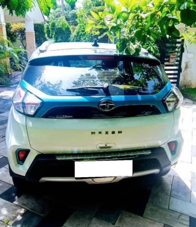 https://images10.gaadi.com/usedcar_image/4574399/original/processed_d6181dcb-5187-458a-9440-c92ac210ec57.jpg?imwidth=6401
