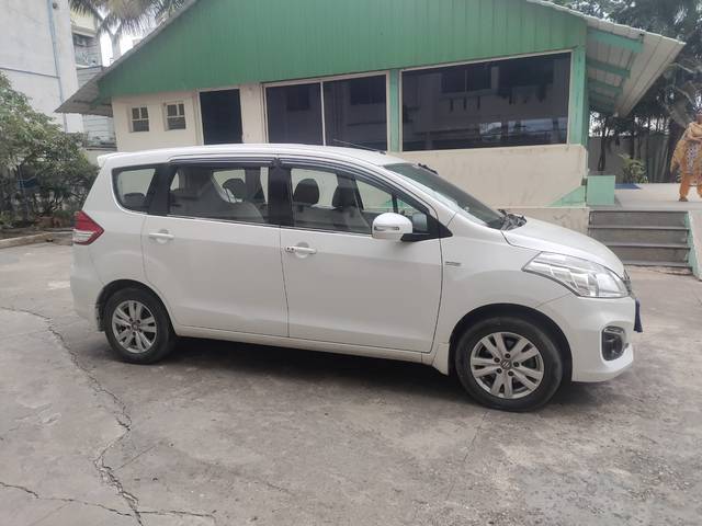 https://images10.gaadi.com/usedcar_image/4574405/original/56afa6bb-884e-4553-82e5-a533ee50aff2.jpg?imwidth=6400