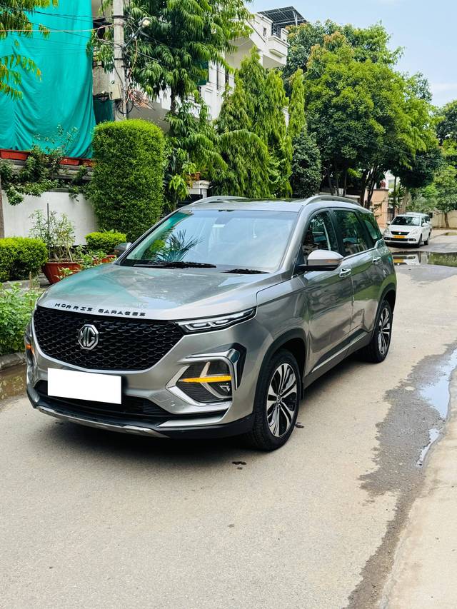https://images10.gaadi.com/usedcar_image/4574440/original/processed_18747fa1-5fd1-4c84-9dc3-58234fcab609.jpg?imwidth=6402