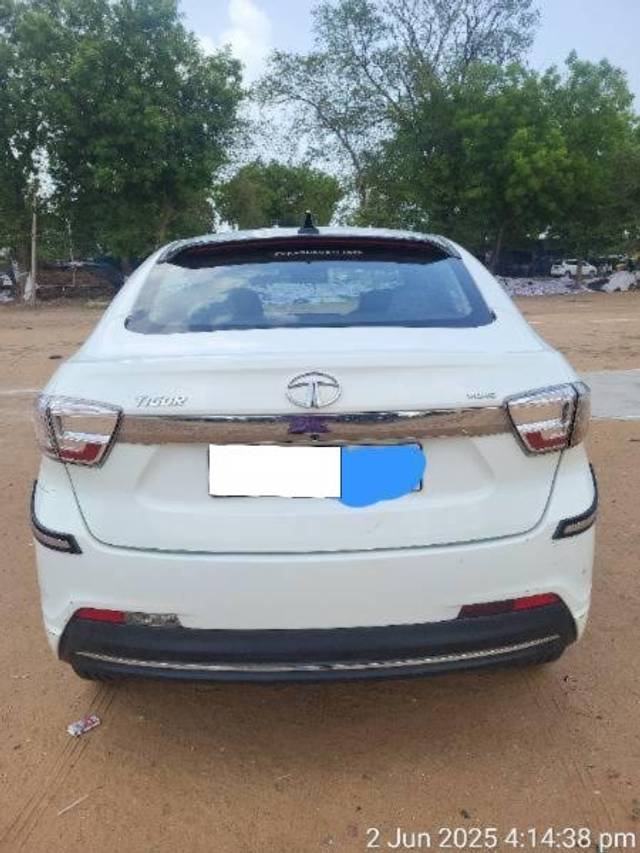 https://images10.gaadi.com/usedcar_image/4574462/original/processed_1850d7b9-c3c1-4b08-95e7-7d69668edf91.jpg?imwidth=6402