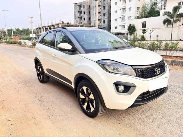https://images10.gaadi.com/usedcar_image/4574463/original/ffe908b04ab213c6165721e436affd65.jpg?imwidth=6400