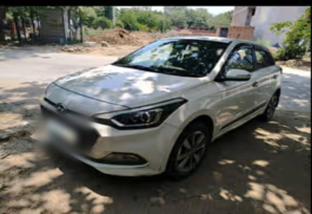 https://images10.gaadi.com/usedcar_image/4574483/original/7d3d2fee-a3b5-4479-b093-d7509a29a56a.?imwidth=6401