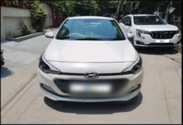 https://images10.gaadi.com/usedcar_image/4574483/original/e7c88a1c-8b8c-445d-b411-db4099e6de10.?imwidth=6400