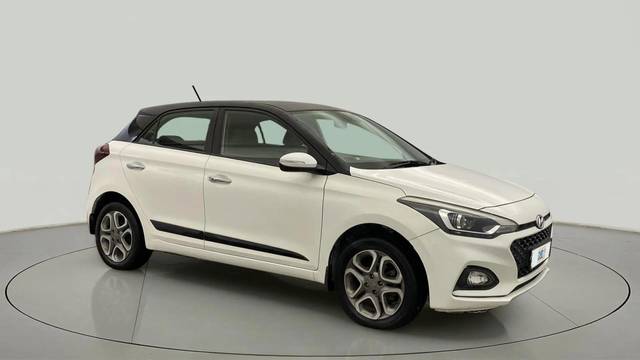 https://images10.gaadi.com/usedcar_image/4574520/original/3cc1d9d6613e0970846e037c0168cd97.jpg?imwidth=6400
