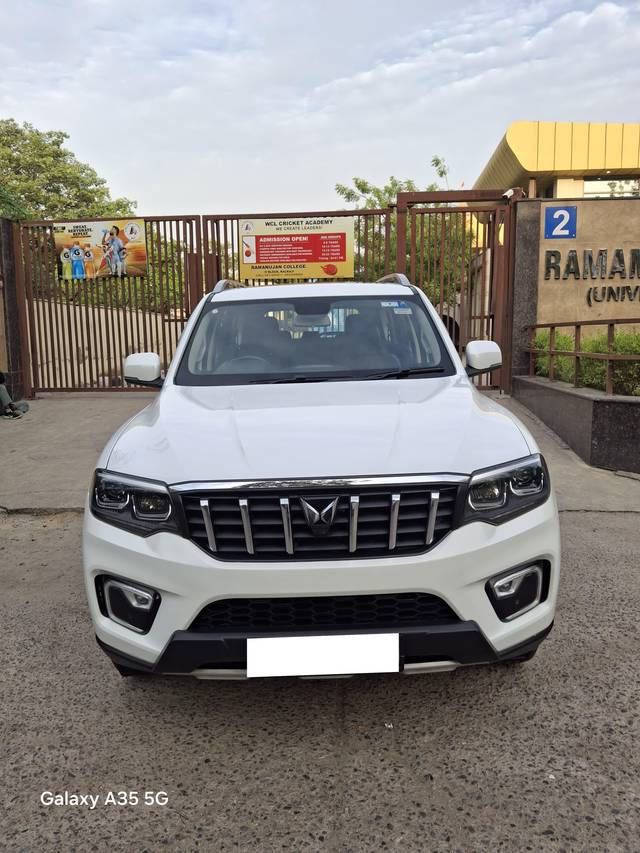 https://images10.gaadi.com/usedcar_image/4574526/original/processed_2b1d47dc8a6255280a45f2ea7bff192b.jpg?imwidth=6400