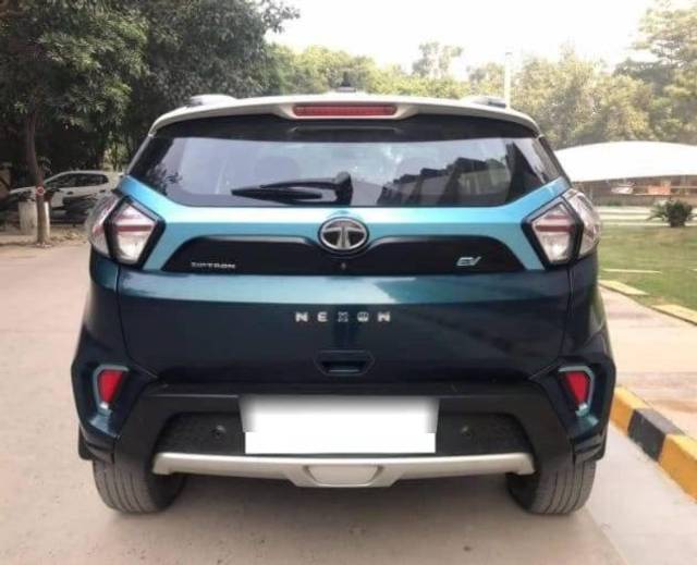 https://images10.gaadi.com/usedcar_image/4574527/original/processed_710bc7a4-2ca3-4b3c-bb86-cbf1cc8dcfb7.jpg?imwidth=6402