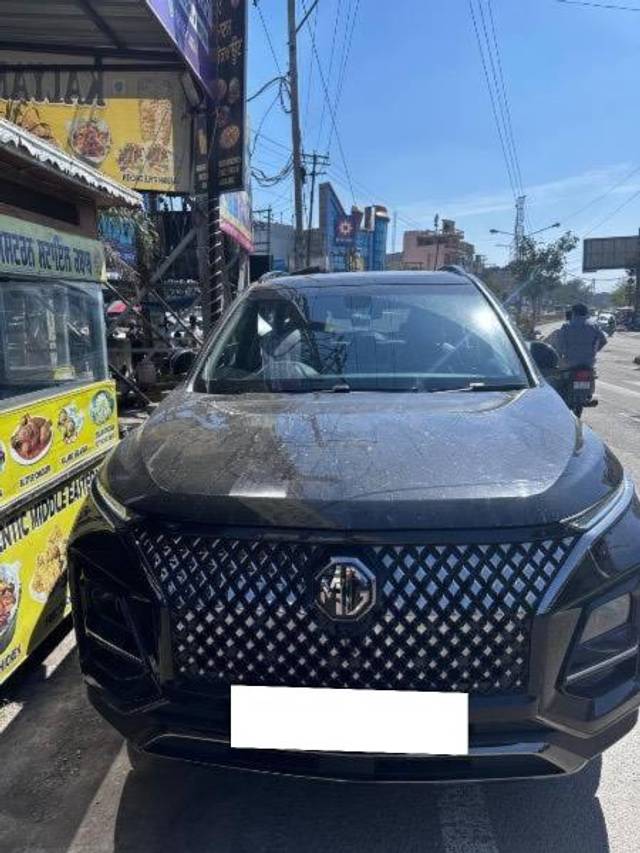 https://images10.gaadi.com/usedcar_image/4574664/original/processed_8e625597-a808-465f-bca8-0a098d20ff0f.jpeg?imwidth=6400