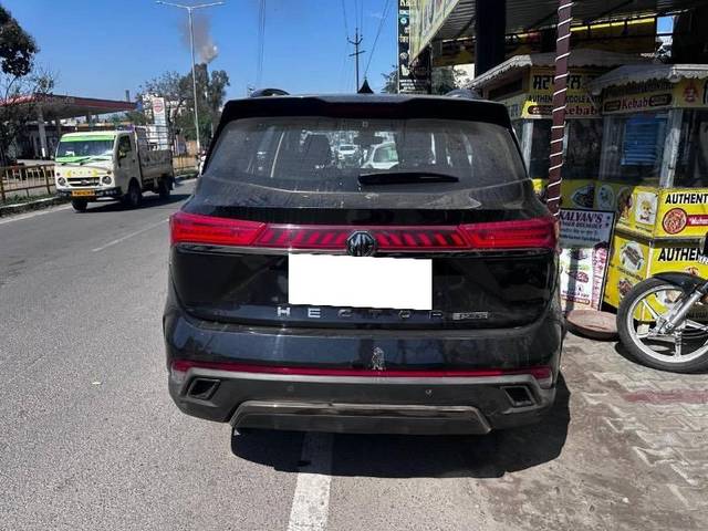 https://images10.gaadi.com/usedcar_image/4574664/original/processed_bf29ec62-9585-4a13-b0ab-1d9c3c2a3312.jpeg?imwidth=6401