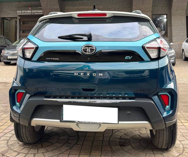 https://images10.gaadi.com/usedcar_image/4574678/original/processed_ae5297e0373f162d87a00d5a705d89c7.jpg?imwidth=6402