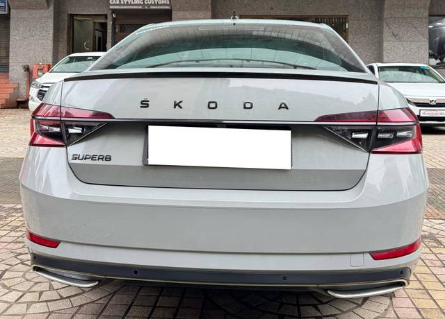 https://images10.gaadi.com/usedcar_image/4574706/original/processed_fb412d2c4f8471a4eae8f4787f24d703.jpg?imwidth=6402