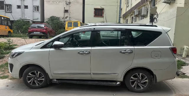 https://images10.gaadi.com/usedcar_image/4574735/original/628b8263-ea6a-48b2-899b-719fd5607275.png?imwidth=6400