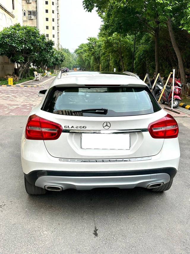 https://images10.gaadi.com/usedcar_image/4574746/original/processed_96e6c85218e72ed3177e14de29ef8185.jpg?imwidth=6402