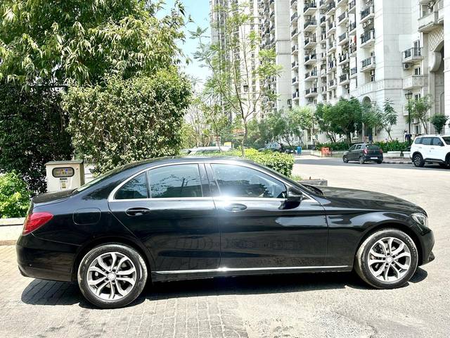 https://images10.gaadi.com/usedcar_image/4574748/original/processed_4c6437400a630af888d81cfab8b9289e.jpg?imwidth=6401