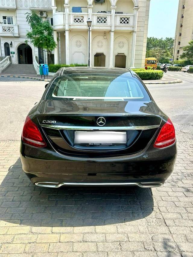 https://images10.gaadi.com/usedcar_image/4574748/original/processed_b4c57b81def5ed16b2dd4fc092e8ed6c.jpg?imwidth=6402
