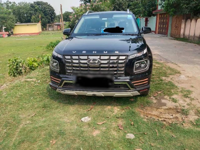 https://images10.gaadi.com/usedcar_image/4574792/original/0ef60ee5-228a-4350-9203-4e8f59b85363.png?imwidth=6401