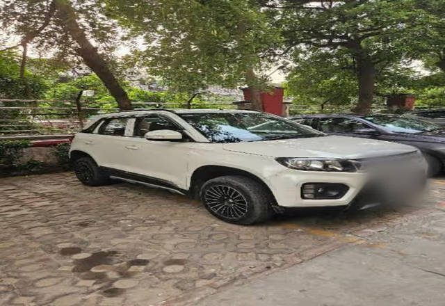 https://images10.gaadi.com/usedcar_image/4574824/original/9b09ca90-a3f1-493d-8b22-773fb29ac8ad.?imwidth=6400