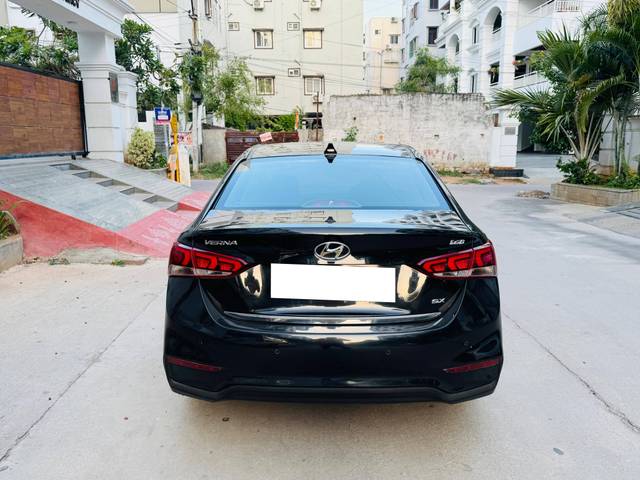 https://images10.gaadi.com/usedcar_image/4574834/original/processed_ec4e857b53004e12b25637596181f22c.jpg?imwidth=6402
